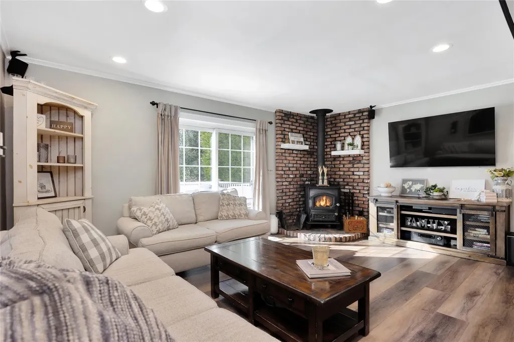32 Cedar Avenue Extension Islip NY 11751