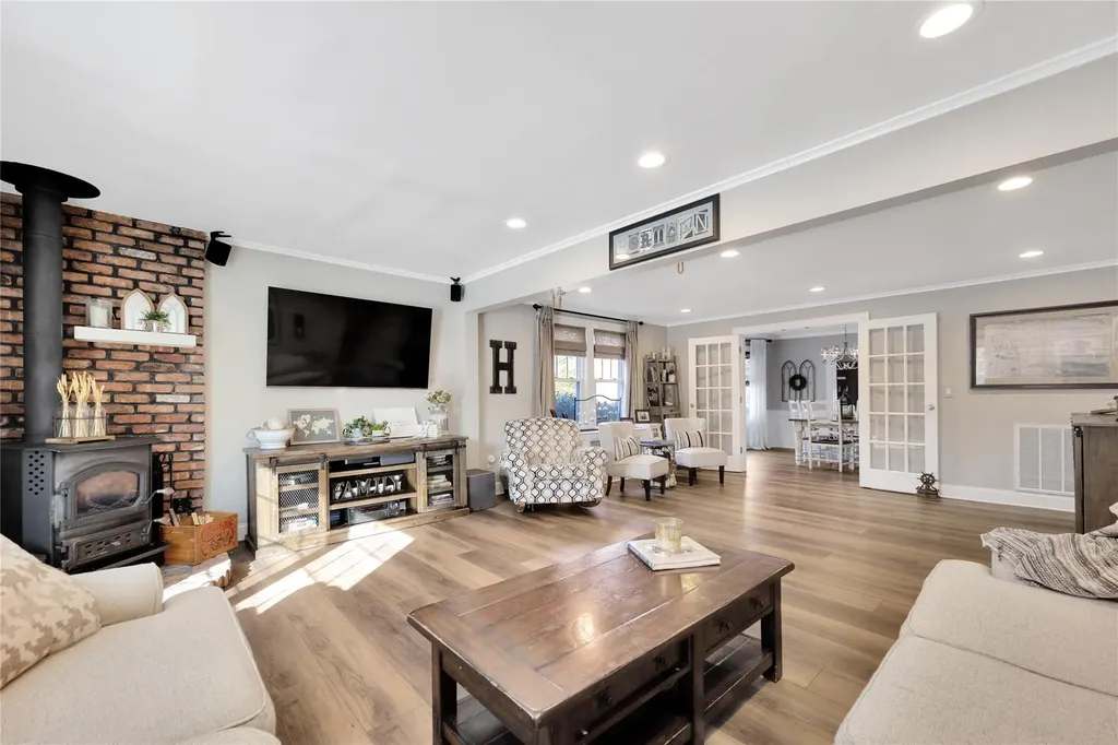 32 Cedar Avenue Extension Islip NY 11751