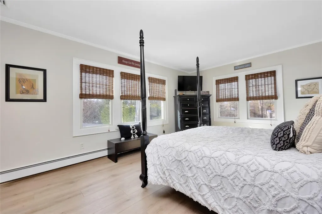 32 Cedar Avenue Extension Islip NY 11751