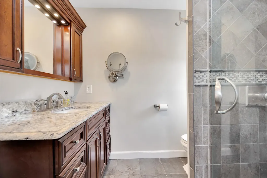 32 Cedar Avenue Extension Islip NY 11751