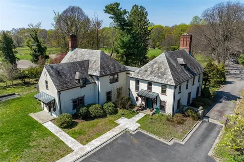 203 Store Hill Road Old Westbury NY 11568