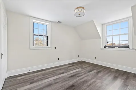 203 Store Hill Road Old Westbury NY 11568