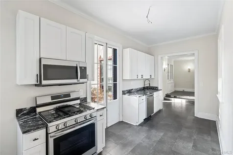 203 Store Hill Road Old Westbury NY 11568