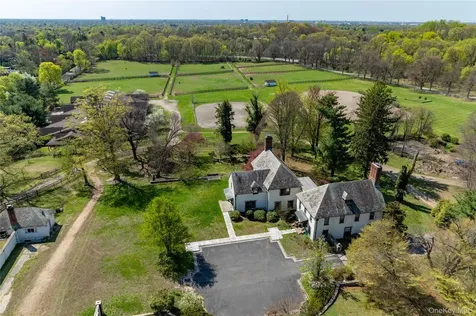 203 Store Hill Road Old Westbury NY 11568