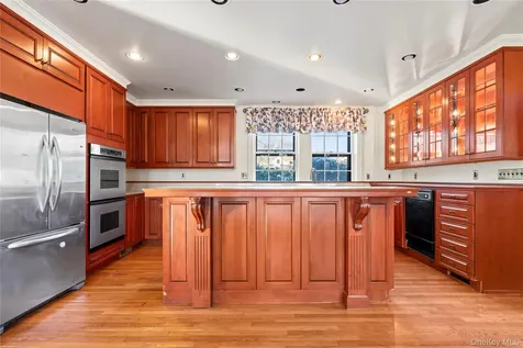 203 Store Hill Road Old Westbury NY 11568