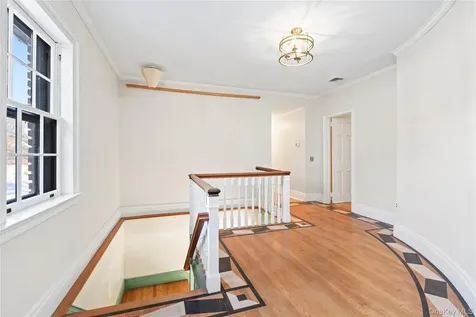 203 Store Hill Road Old Westbury NY 11568