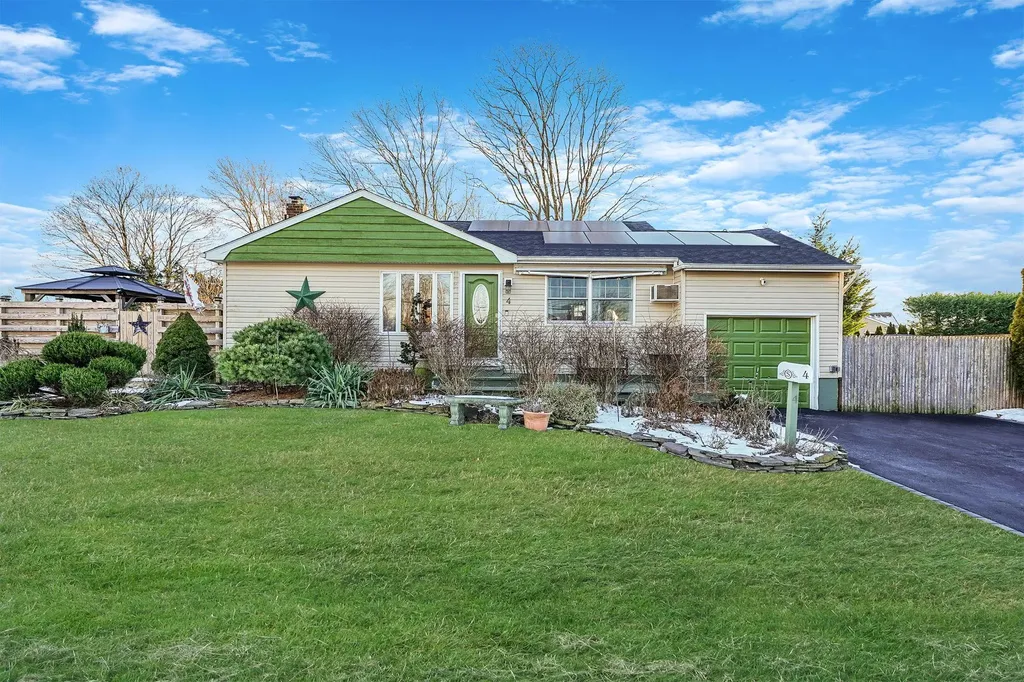 4 Brook Circle Islip Terrace NY 11752