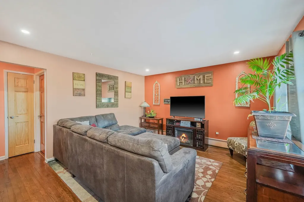 4 Brook Circle Islip Terrace NY 11752