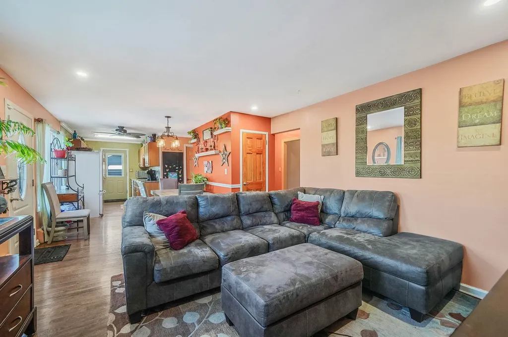 4 Brook Circle Islip Terrace NY 11752