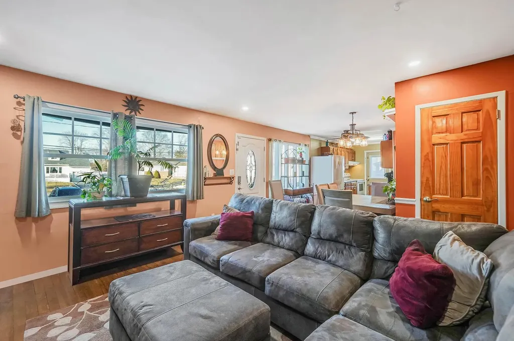 4 Brook Circle Islip Terrace NY 11752