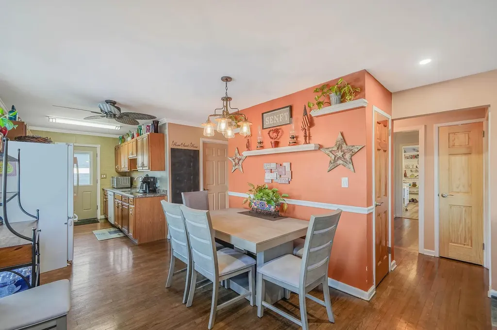 4 Brook Circle Islip Terrace NY 11752