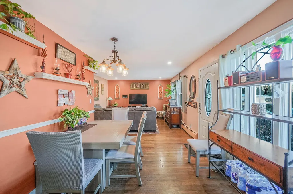 4 Brook Circle Islip Terrace NY 11752