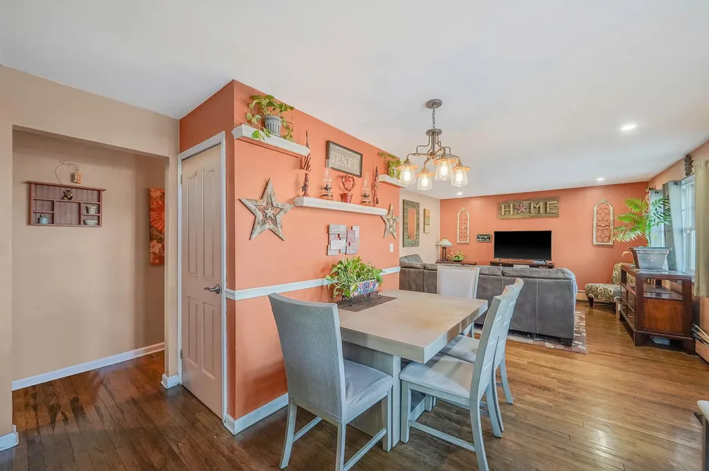 4 Brook Circle Islip Terrace NY 11752