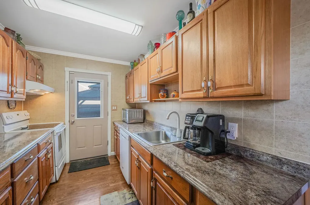 4 Brook Circle Islip Terrace NY 11752