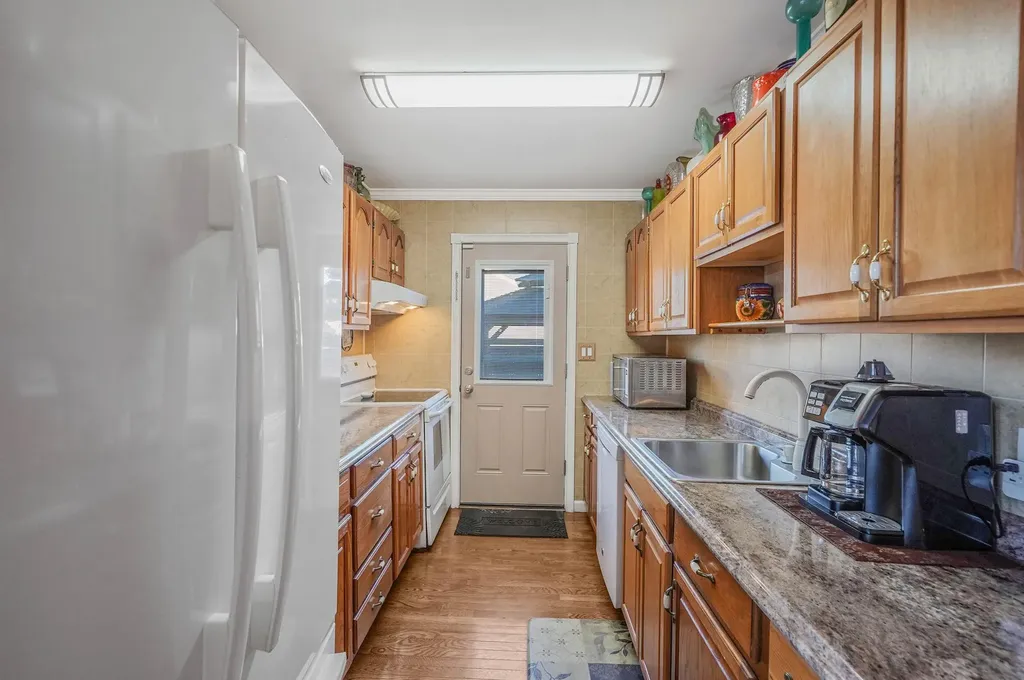 4 Brook Circle Islip Terrace NY 11752