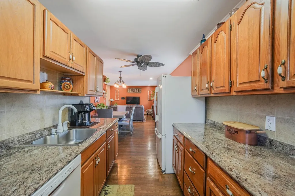 4 Brook Circle Islip Terrace NY 11752