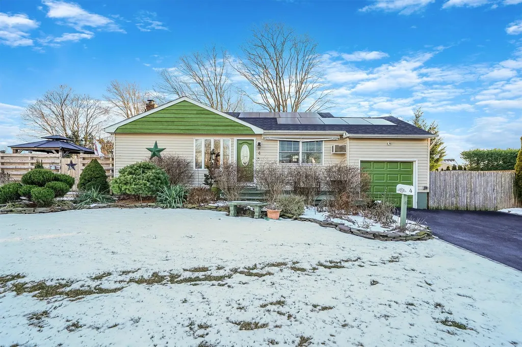 4 Brook Circle Islip Terrace NY 11752
