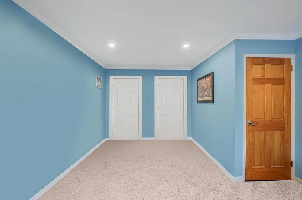 4 Brook Circle Islip Terrace NY 11752