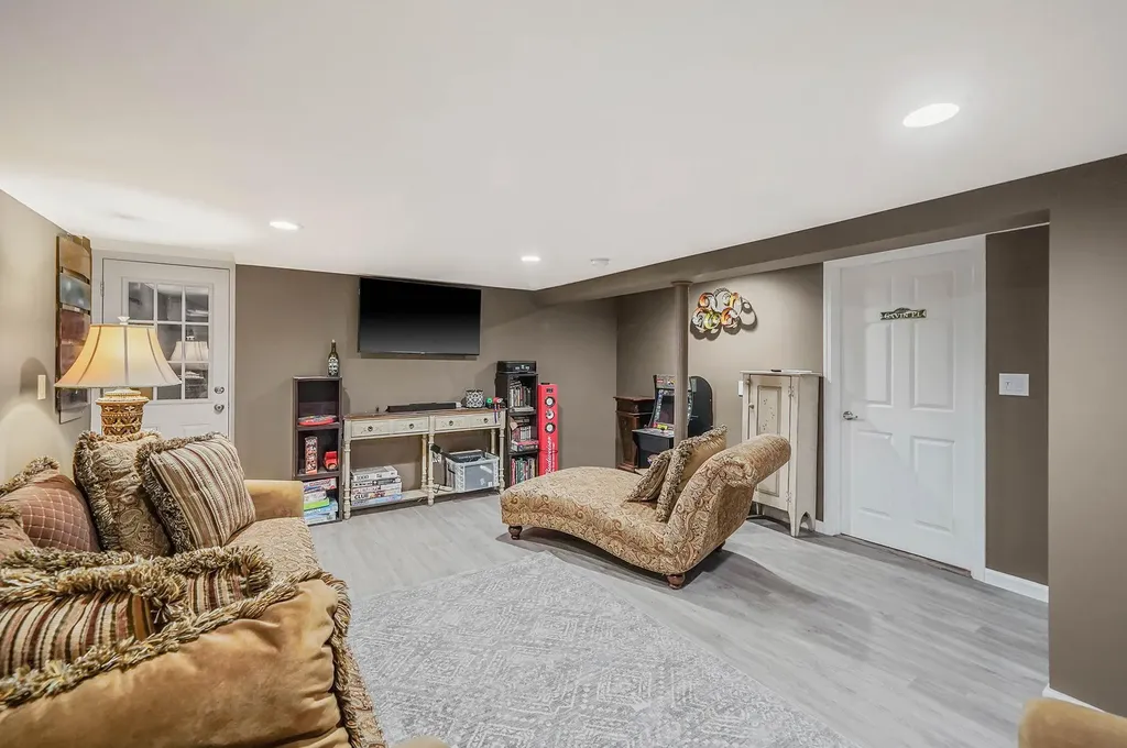 4 Brook Circle Islip Terrace NY 11752