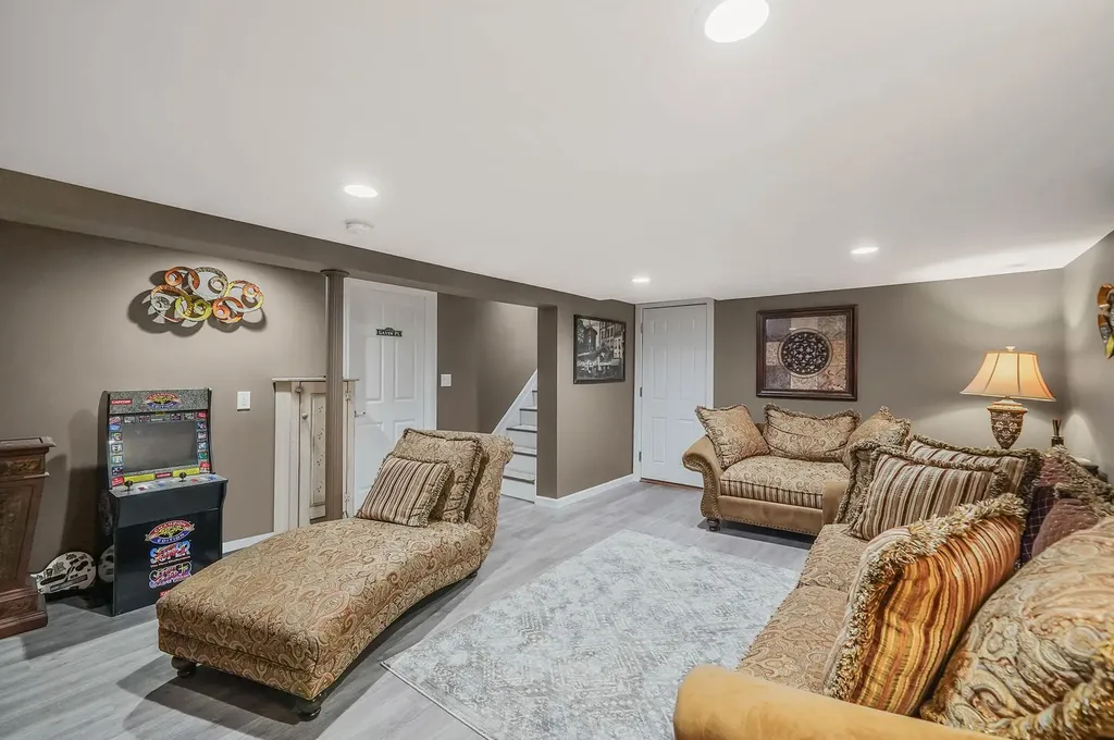 4 Brook Circle Islip Terrace NY 11752