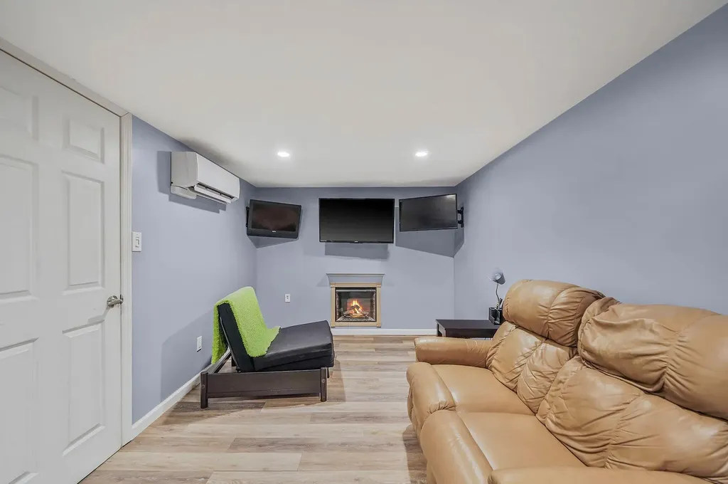 4 Brook Circle Islip Terrace NY 11752