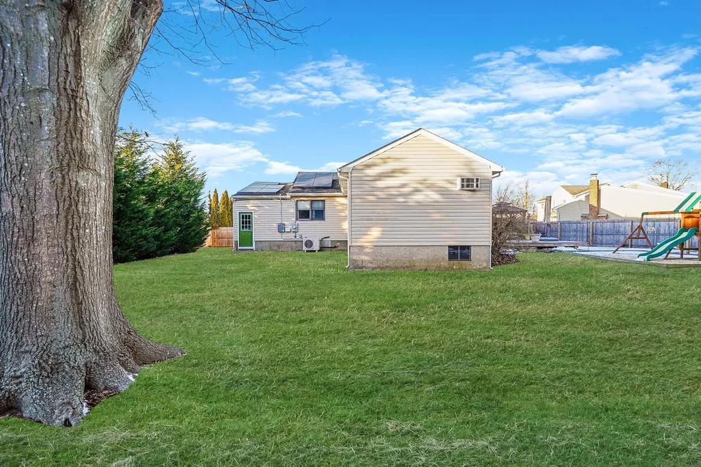 4 Brook Circle Islip Terrace NY 11752