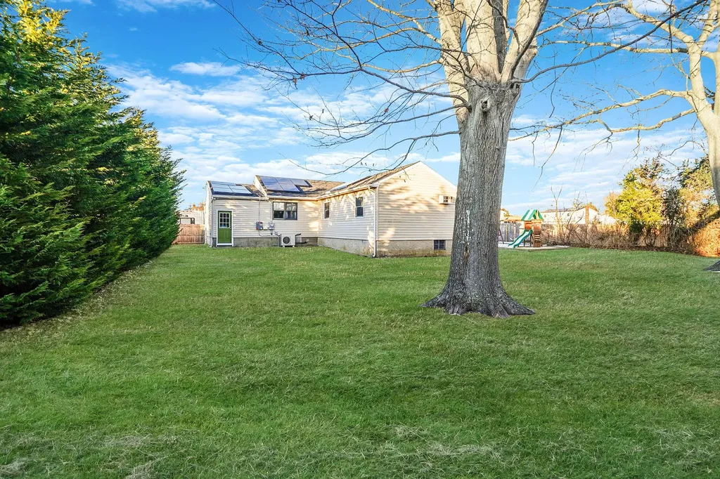 4 Brook Circle Islip Terrace NY 11752