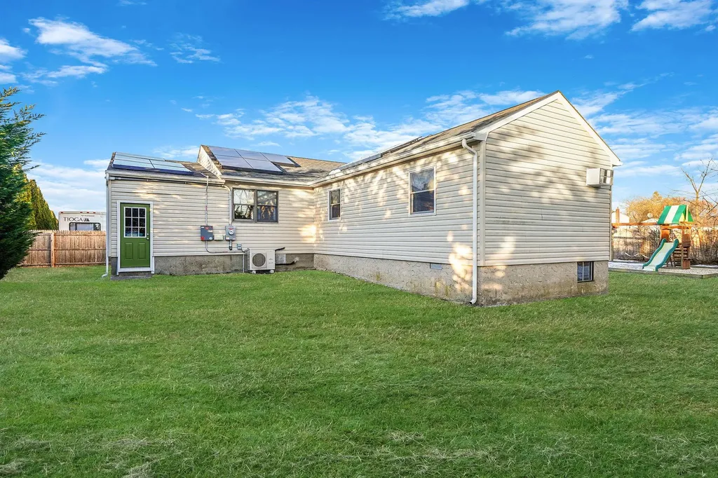 4 Brook Circle Islip Terrace NY 11752