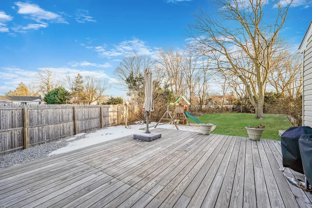 4 Brook Circle Islip Terrace NY 11752