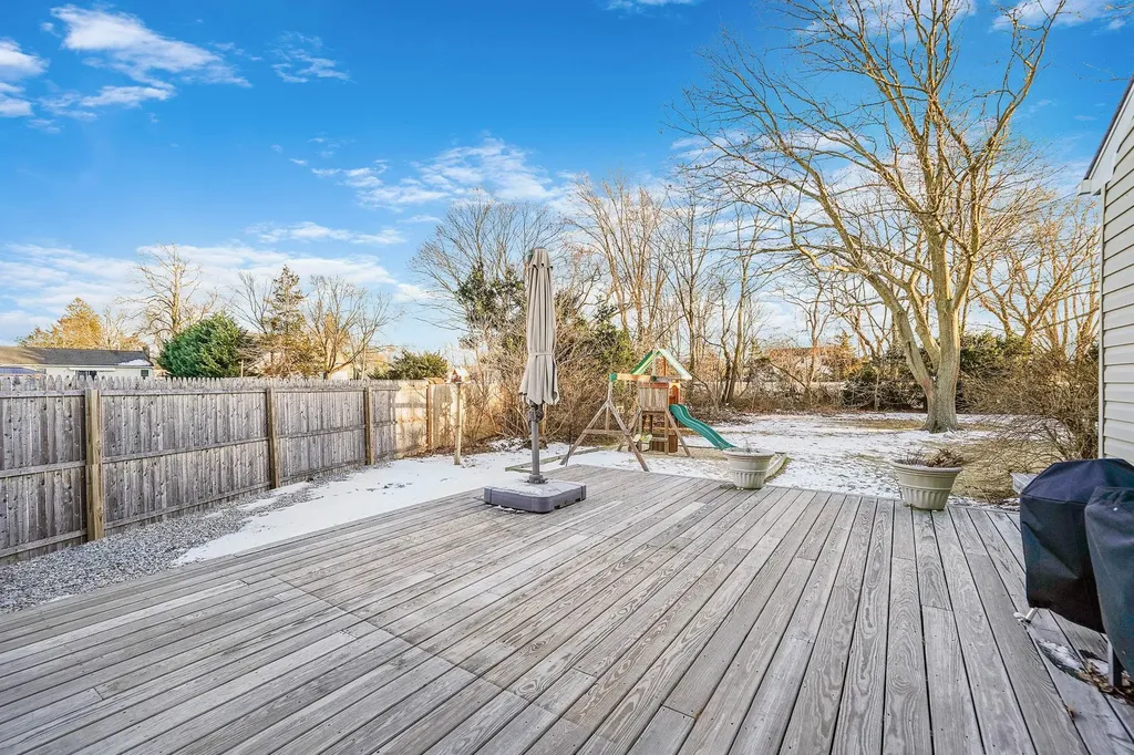 4 Brook Circle Islip Terrace NY 11752