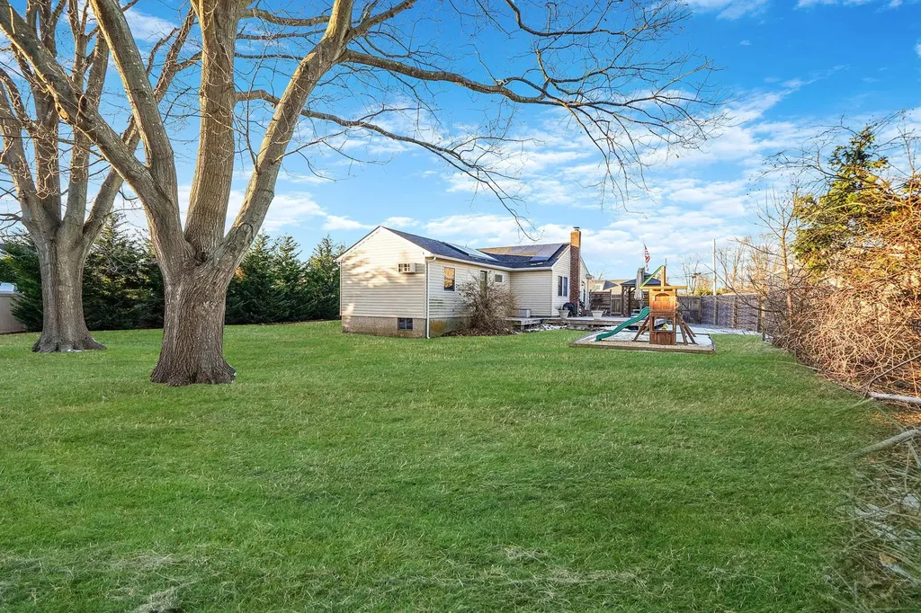 4 Brook Circle Islip Terrace NY 11752