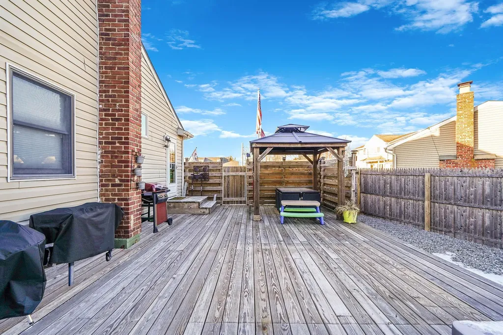 4 Brook Circle Islip Terrace NY 11752