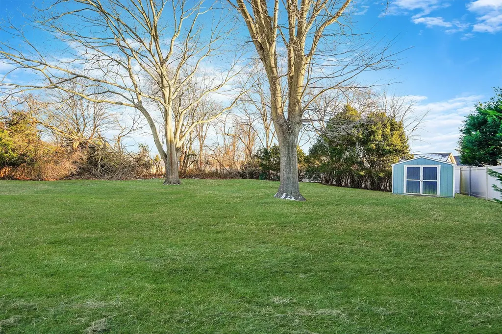 4 Brook Circle Islip Terrace NY 11752
