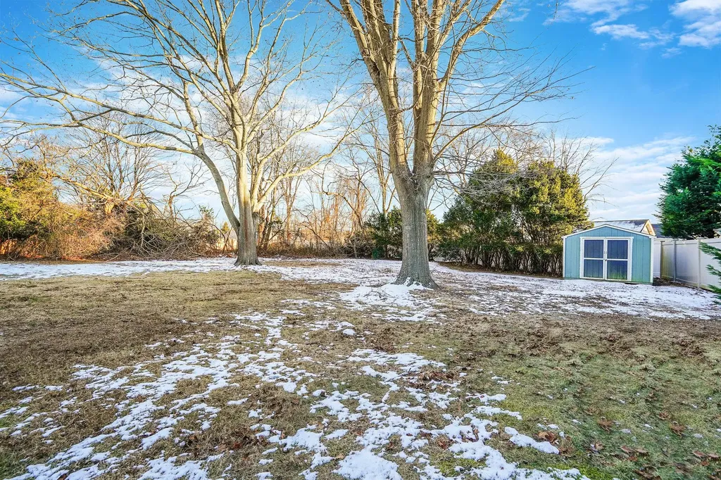 4 Brook Circle Islip Terrace NY 11752