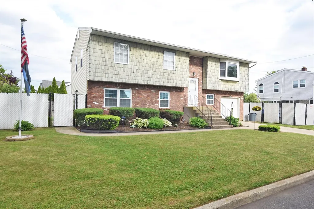 101 Bishop Road West Babylon NY 11704