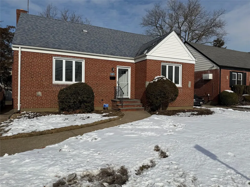 707 Hillside Avenue New Hyde Park NY 11040
