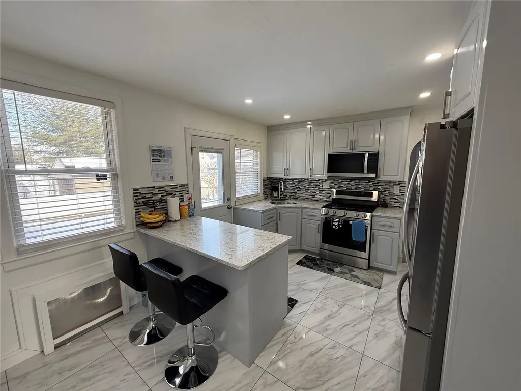 707 Hillside Avenue New Hyde Park NY 11040