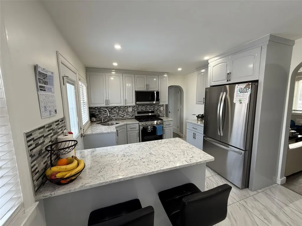 707 Hillside Avenue New Hyde Park NY 11040