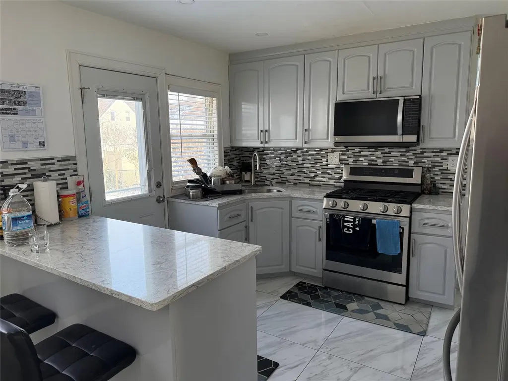 707 Hillside Avenue New Hyde Park NY 11040