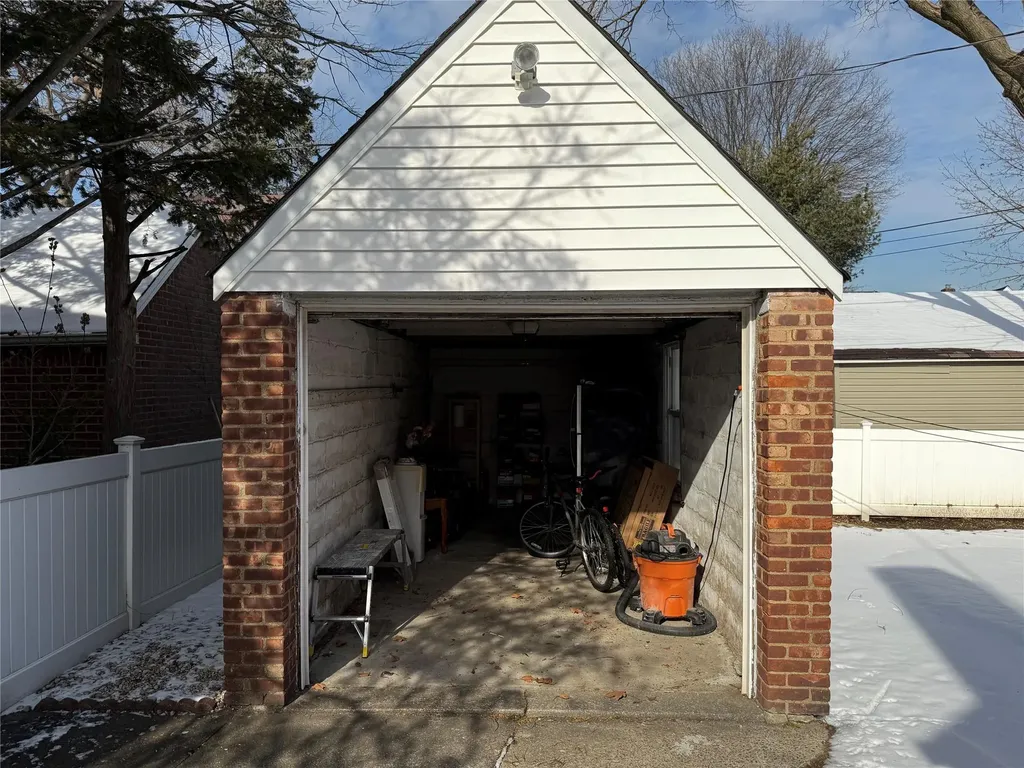 707 Hillside Avenue New Hyde Park NY 11040