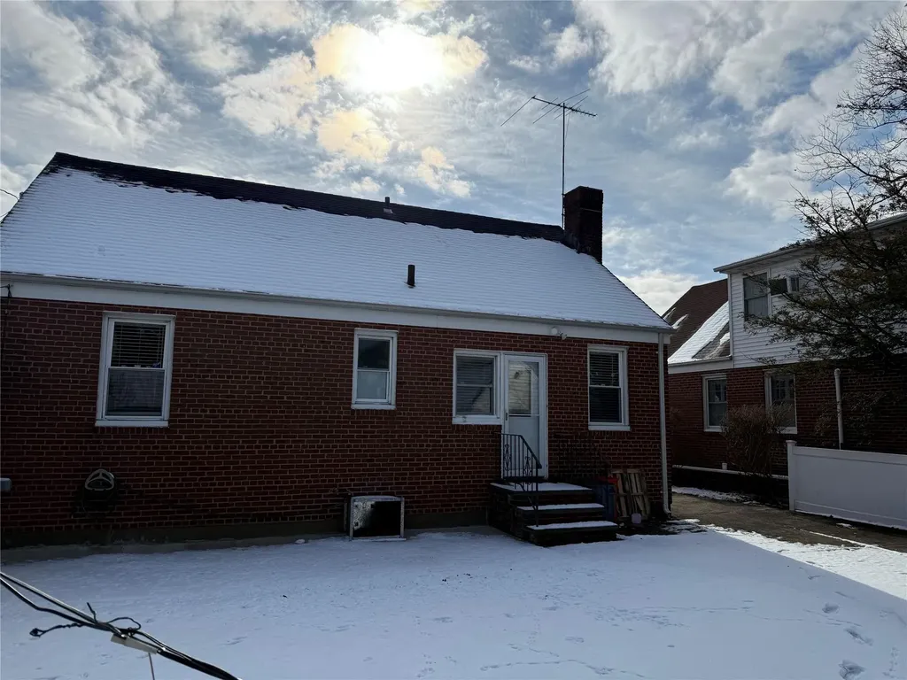 707 Hillside Avenue New Hyde Park NY 11040