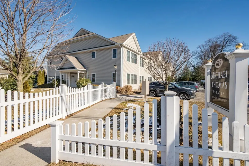 619 Broadway Amityville NY 11701