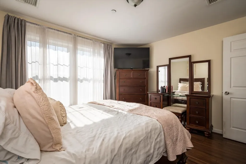 619 Broadway Amityville NY 11701
