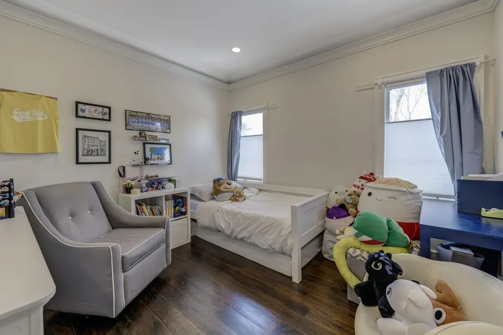 37 Devon Road Great Neck NY 11023