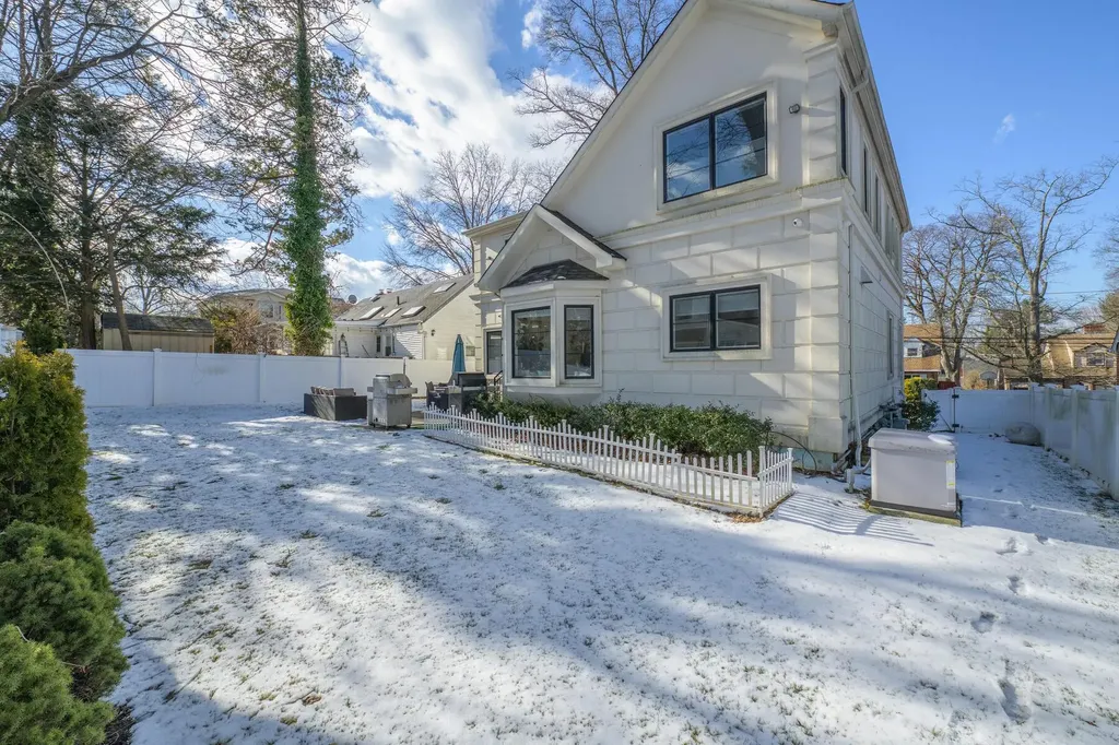37 Devon Road Great Neck NY 11023