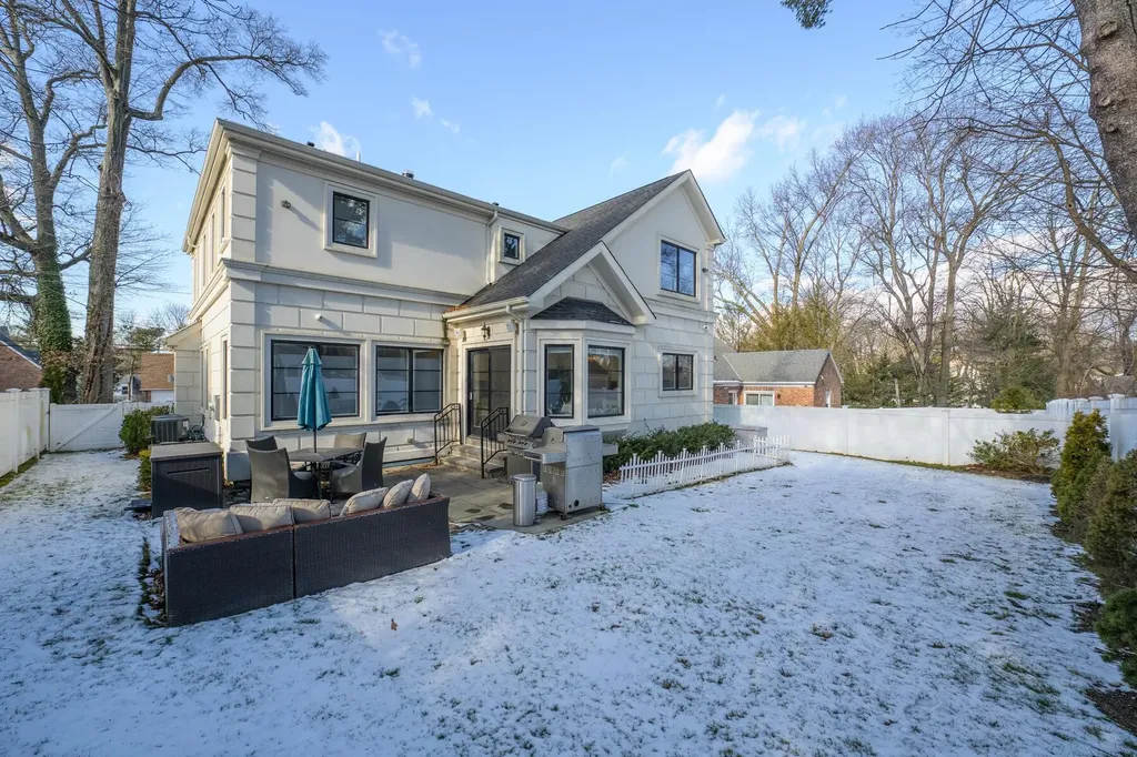 37 Devon Road Great Neck NY 11023
