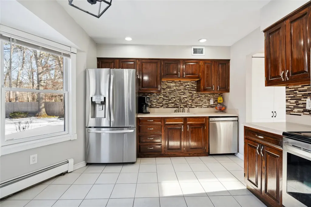 7 Plum Tree Lane Mount Sinai NY 11766