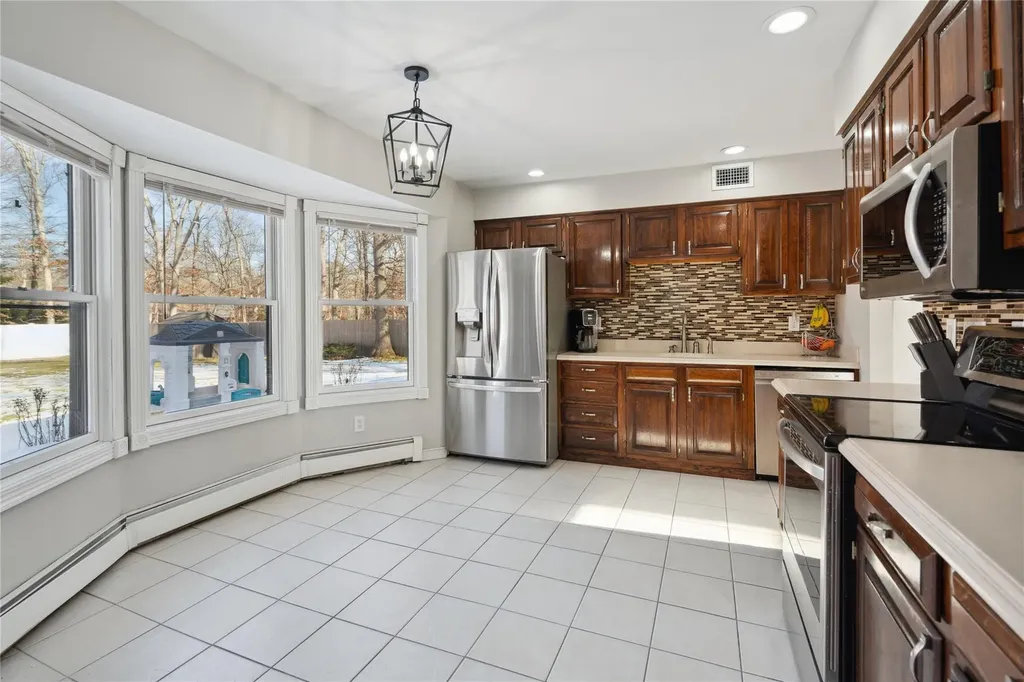 7 Plum Tree Lane Mount Sinai NY 11766