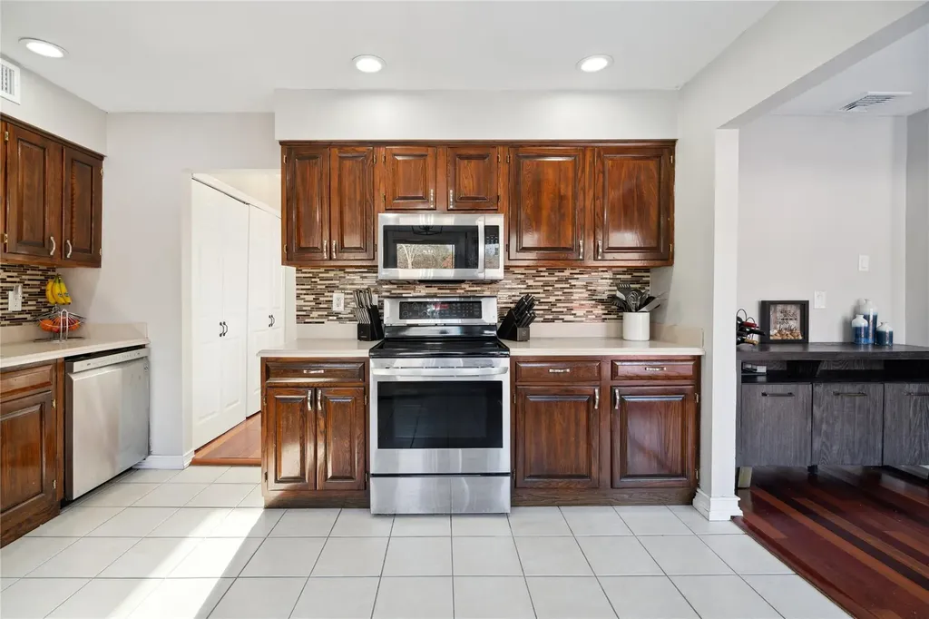 7 Plum Tree Lane Mount Sinai NY 11766