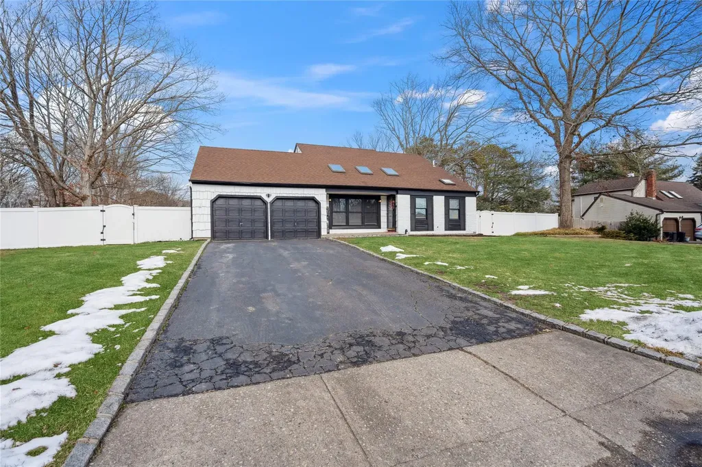7 Plum Tree Lane Mount Sinai NY 11766